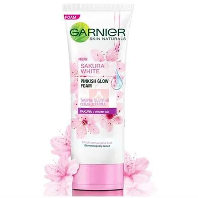 Garnier Sakura Glow Glowing Face Wash 100ml Hover Image