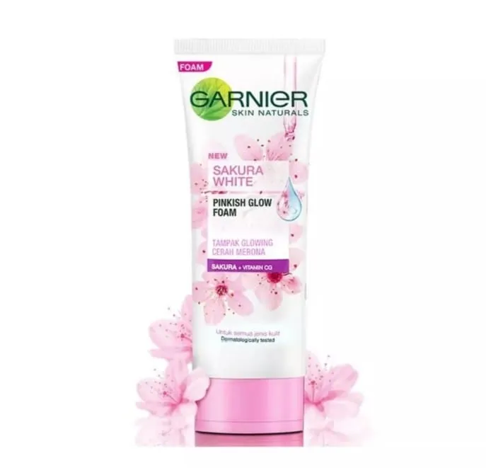 Garnier Sakura Glow Glowing Face Wash 100ml Main Image